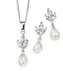 Valeria diamante and pearl bridal pendant set lovely for bridesmaids gift