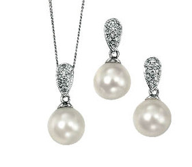 Diamond and Freshwater Pearl Pendant Set lovely for Bridal