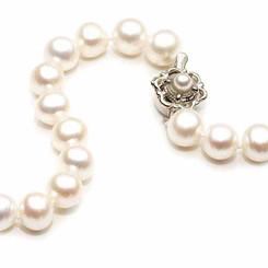 freshwater pearl bridal bracelet with vintage inspired clasp