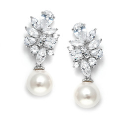 Gorgeous cluster of aa quality diamantes and pearl drop earrings