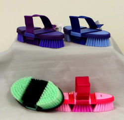 Two Tone Flexi Body Brushes in 4 fun color combinations. 

Ergonomic Styling for ultimate comfort.  The design of this brush makes grooming even more enjoyable.  The back of the brush flexes to conform to the shape of your hand.

Measures 7.5 inches long and 3.5 inches wide.  Nylon webbing strap is adjustable.