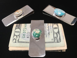 Simple yet functional with a bit of flare these metal money clips are accented with Turquoise Stones.

Easy way to keep your cash or business cards together. 

Measure 2 inches long and 3/4 inches wide.

 

Money not incuded.