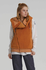 Wanakome Dani Sherpa Vest in Cookie