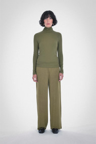 Paper Label Cynthia Turtleneck in Moss