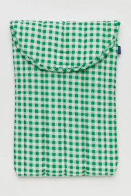 Baggu Puffy Laptop Sleeve 16" in Green Gingham