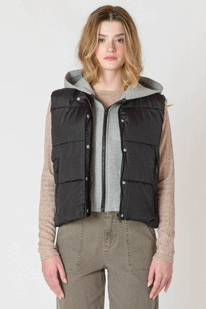 Room 34 Puffer Vest in Black