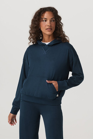 Vuori Halo Modern Pullover Hoodie in Blue Coast Heather