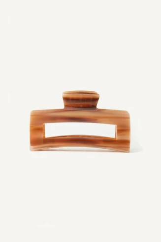 Front view of Kōv Essentials daily hair claw clip in honey caramel color on a white background