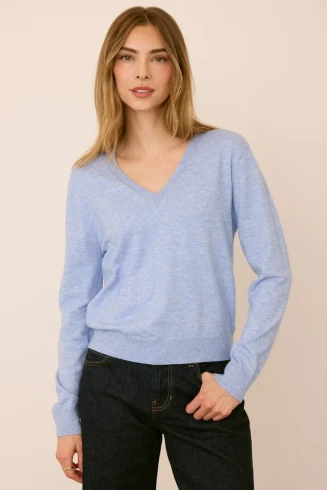 Front view of Gentle Fawn Carina pullover in heather blue showing V-neckline and long sleeves