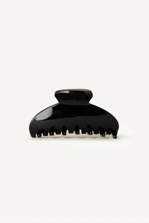 Front view of the Kōv Essentials small black hair claw clip in solid black on a white background