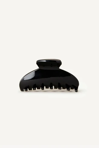 Front view of the Kōv Essentials small black hair claw clip in solid black on a white background