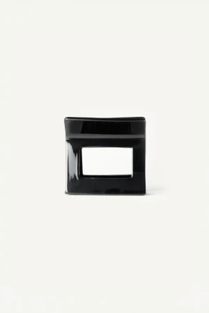 Front view of the small Kōv Essentials black hair claw clip in soul on a white background