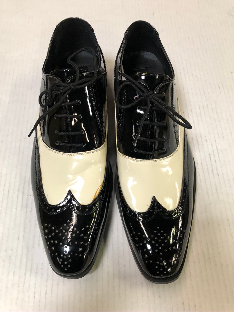 White Two-Tone Wing Dress Shoes 