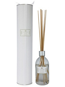 Wild Pompadore
Frangipani Infused Fragrant Room Diffuser
A Fragrant Room Diffuser created to release a continuous slow released fragrance to gently scent your favourite living areas.
Frangipani.
Infused with the floral essences of Jasmine & Elderflower and scented with Frangipani to leave your skin sweetly fragrant.