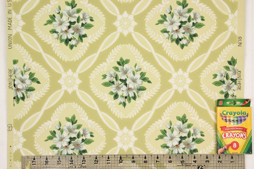1940s Vintage Wallpaper Bouquets on Yellow