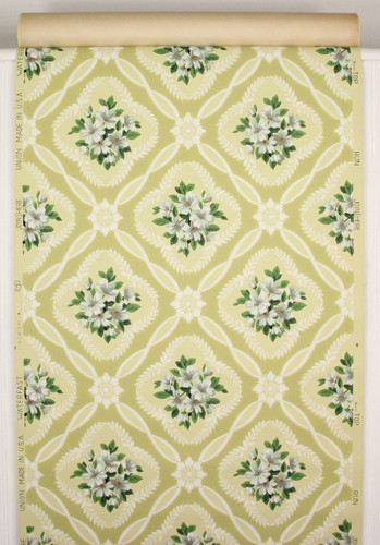 1940s Vintage Wallpaper Bouquets on Yellow