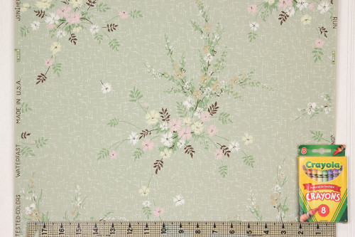 1940s Vintage Wallpaper Pink and Yellow Floral Bouquets on Green