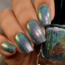 A Better Tomorrow from the February 2019 Collection by Emily de Molly AVAILABLE AT GIRLY BITS COSMETICS www.girlybitscosmetics.com | Photo credit: The Polished Mage