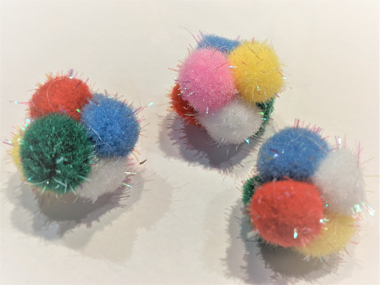 Glittery molecule pom-poms with a bit of a bounce and a lot of roll! Approx. 1.5 inches.