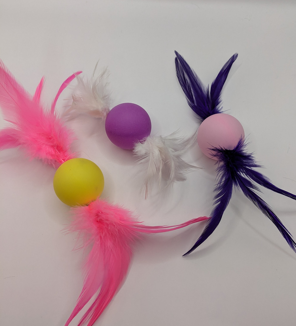 Colorful Rattle Balls with feathers! Just hours of play for your cat!