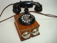 1 telephone. Аппараты фирмы Western Electric. Vintage Phone handset. Электрик с телефоном. Chicago telephone Equipment.