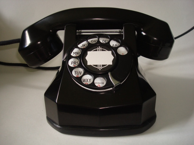 Телефон 1940 года. Телефон 40 годов. Сороковые телефон. Телефон 40х. Покой 40 телефон