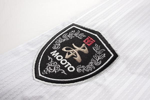 Kukkiwon Suits BS4.5 Dobok Taekwondo Uniform Black V Neck Mooto KKW Patches Logo 
