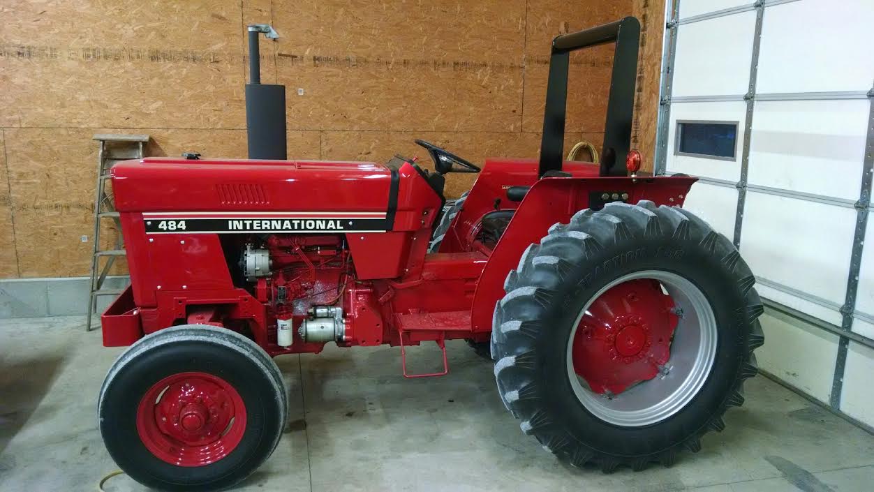 IH 484 Tractor