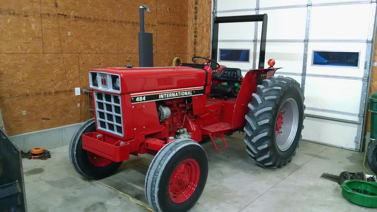 IH 484 Tractor