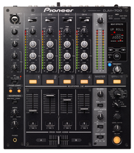 1 x Pioneer DJM-700 Mixer