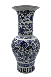 Long Neck Blue & white Porcelain Vase in Daisy Painted
