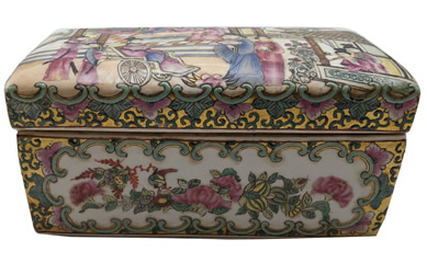 Chinese Porcelain Tea Box in Rose Medallion