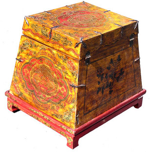 24 inch wide hand painted trunk