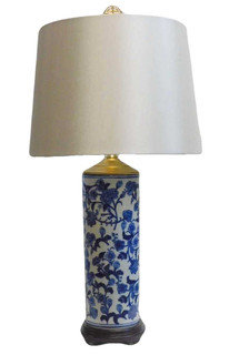 Chinese blue and white porcelain lamp
Porcelain table lamp 24" high