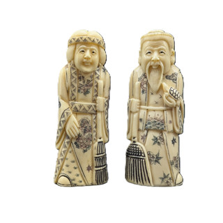 Chinese Cow Bone Carvings Set of Two King and Queen