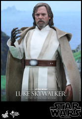 Hot Toys MMS390 Star Wars: The Force Awakens 1/6th scale Luke Skywalker Collectible Figure
