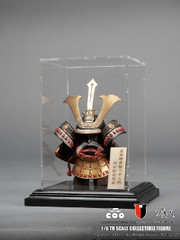 COOMODEL SE027 1/6 BLACK AND GOLD KABUTO HELMET (DIECAST ARMOR HELMET EDITION)