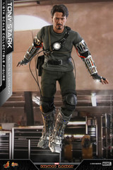 Hot Toys MMS581B Iron Man 1/6th scale Tony Stark (Mech Test Version) Collectible Figure Special Version
