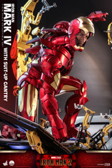 Hot Toys 1/4th scale Iron Man Mark IV with Suit-Up Gantry QS021