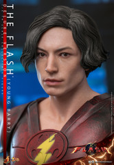 Hot Toys MMS724 The Flash (Young Barry) Deluxe Version 1/6th scale Collectible Figure
