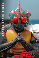 Hot Toys TMS184 Kamen Rider Amazon 1/6 Scale Figure