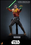 Full layout of Hot Toys TMS172 Ezra Bridger accessories and weapons.