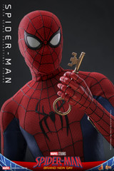 Close up detail of the Hot Toys MMS892 Spider Man head sculpt showcasing interchangeable magnetic eye pieces and finely textured fabric mask.