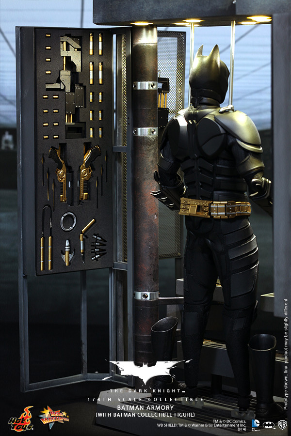 Hot Toys MMS234 The Dark Knight: 1/6th scale Batman Armory (with