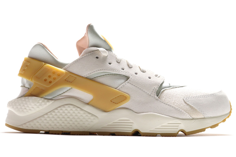 nike huarache run se yellow