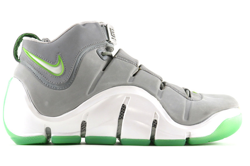 靴 Air Zoom LeBron 4 Prototype What's Inside The LeBron 4 Retro May Still Surprise You