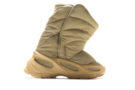 YEEZY YZY NSLTD BT (SIZE 13)