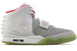 AIR YEEZY 2 NRG PLATINUM  (SIZE 10.5)