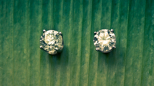 diamond-stud-earrings-for-women.png