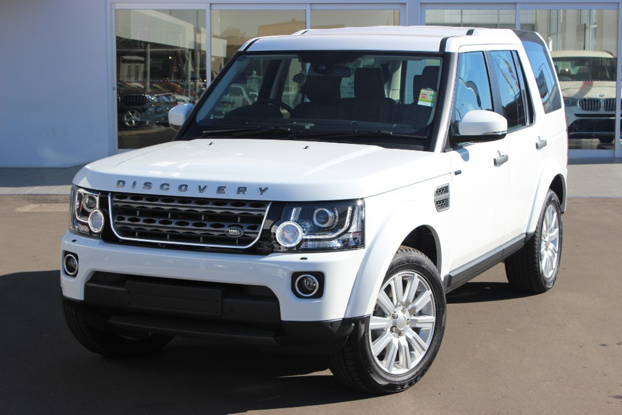 Land Rover Discovery 3/4 2014 Facelift Meduza Design Ltd